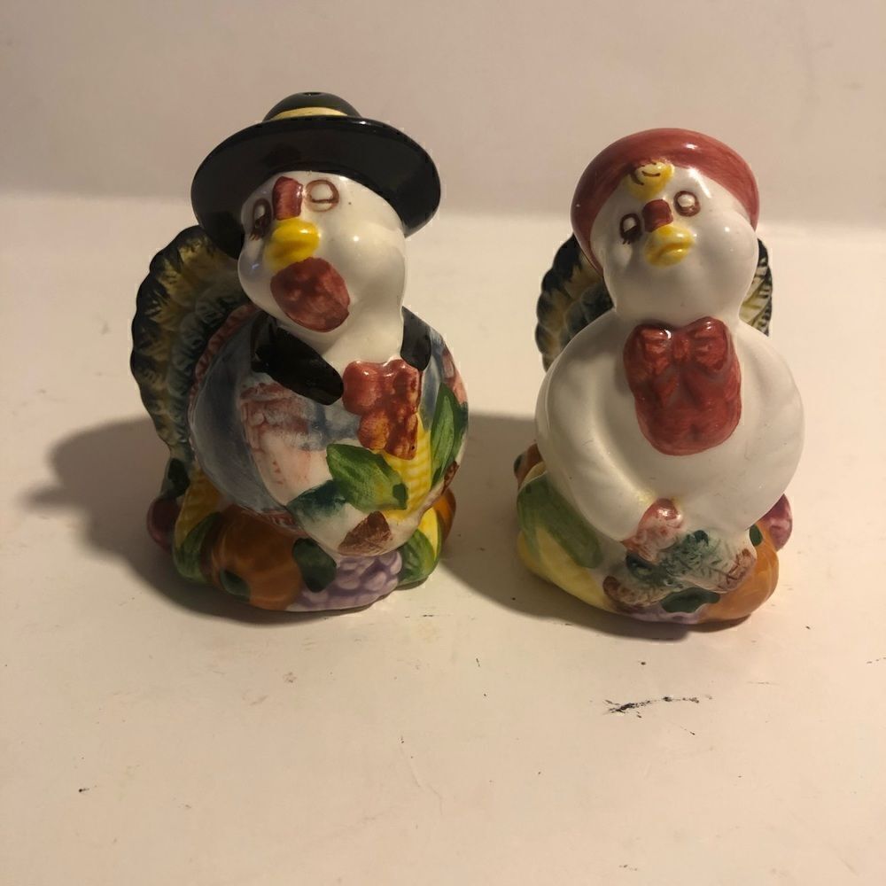 Mr. & Mrs. Turkey Thanksgiving salt and pepper shakers. 3” height